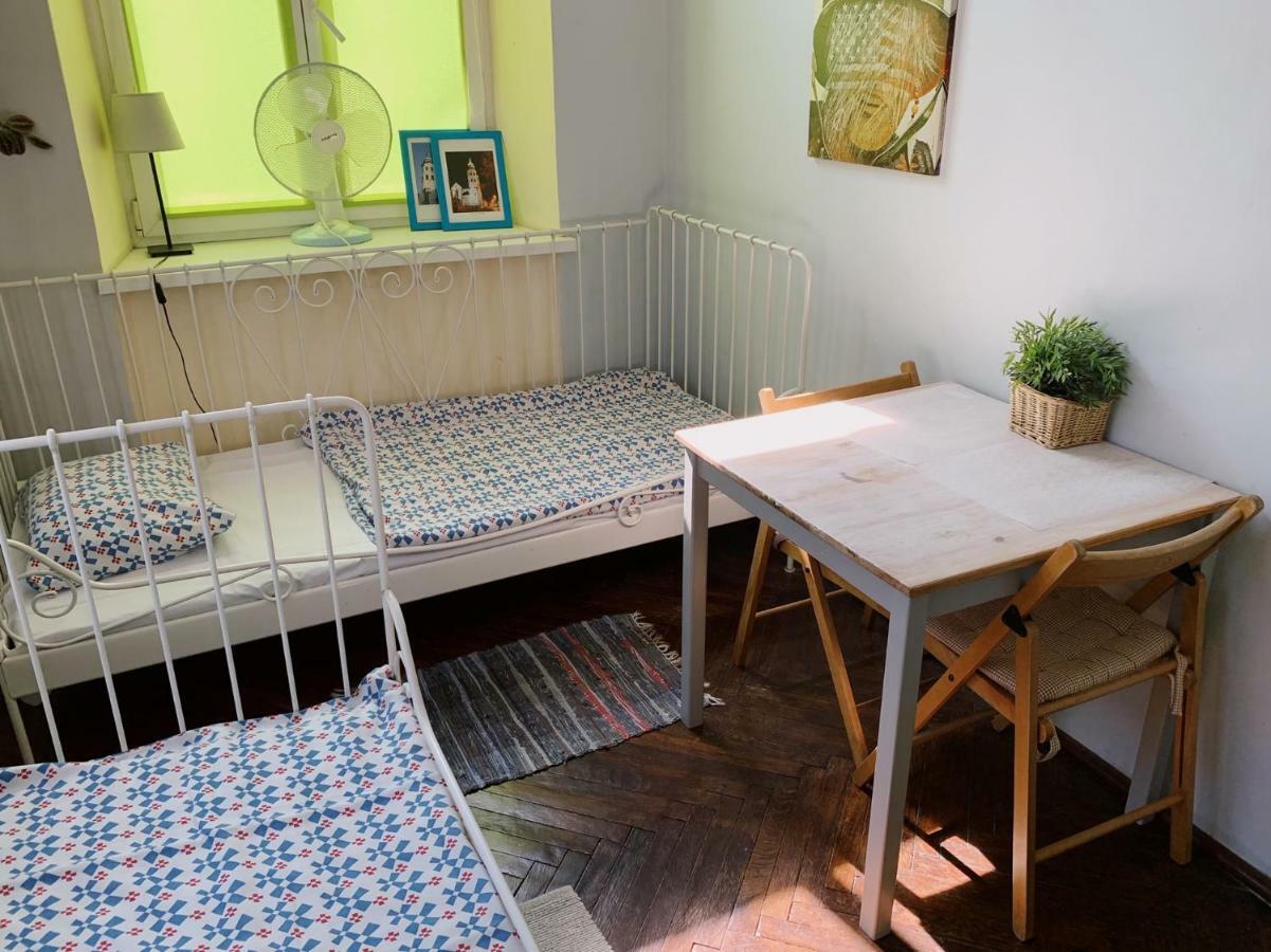 Hostel Aleje 28 Krakau Buitenkant foto